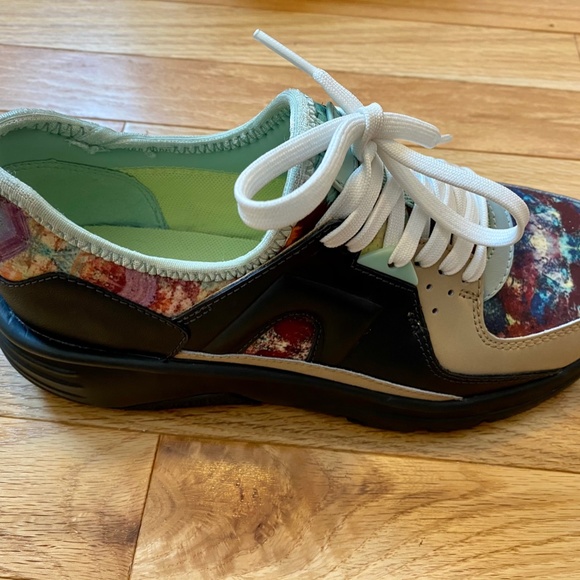 New condition/never worn eclectic & unique multicolour runners by Camper - Picture 3 of 10
